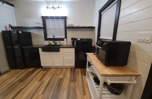 Canyon Lake Apartment | Tiny Home in Canyon Lake 5 mins to Lake & River, Prime Area, Pet Friendly