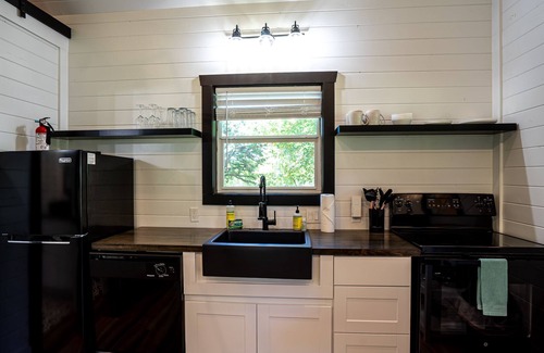 Canyon Lake Apartment | Tiny Home in Canyon Lake 5 mins to Lake & River, Prime Area, Pet Friendly