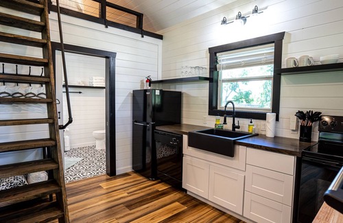 Canyon Lake Apartment | Tiny Home in Canyon Lake 5 mins to Lake & River, Prime Area, Pet Friendly