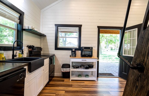 Canyon Lake Apartment | Tiny Home in Canyon Lake 5 mins to Lake & River, Prime Area, Pet Friendly
