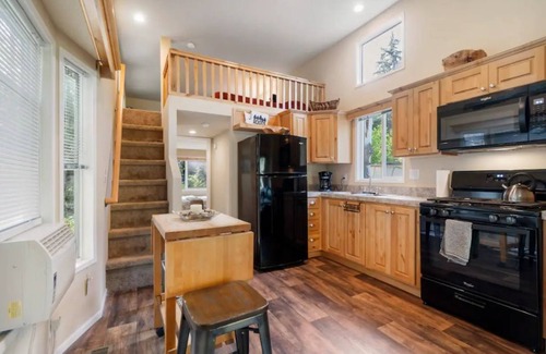 Ashford House | Tiny Home @ Mt. Rainier with hot tub, fireplace, and WiFi