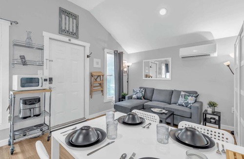 Drayton Apartment | Tiny Home near DT, Private and Quiet