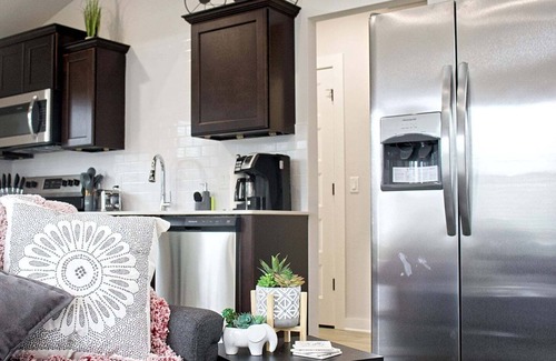 Centerton House | Tiny Home near MTB Trails, Wal-Mart HQ, Sleeps 6+