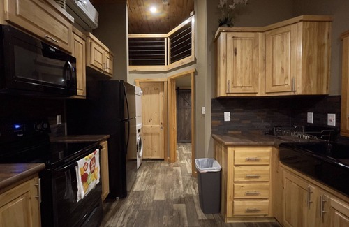 Wyldwood House | Tiny Home Retreat Near Austin: Perfect for Couples or Groups of Four 🌿