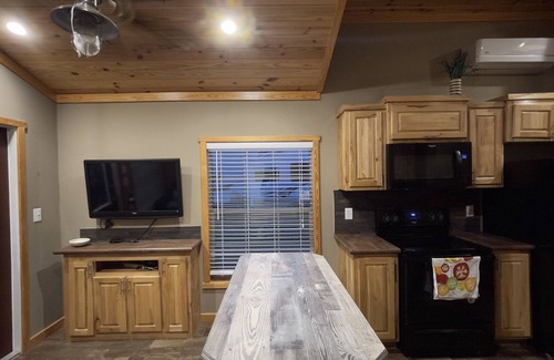 Wyldwood House | Tiny Home Retreat Near Austin: Perfect for Couples or Groups of Four 🌿