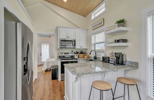 Winchester Cottage | Tiny Home w/RV Hookups