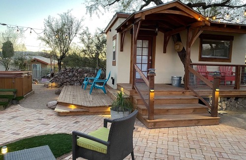 Superior Apartment | Tiny House (aka:treehouse) w/hot tub, views and walking distance to Main St