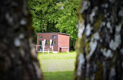 Saint-Bazile House | Tiny House au Bord D'un Étang - Terra Nostra