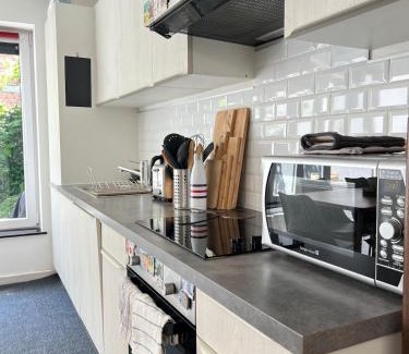 Saint-Josse-ten-Noode Apartment | Tiny House avec terrasse privée, 10 mins du centre