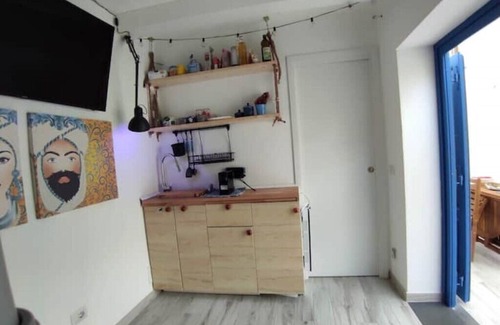 Leni Apartment | Tiny House "Bonsaus," Rinella's black beach