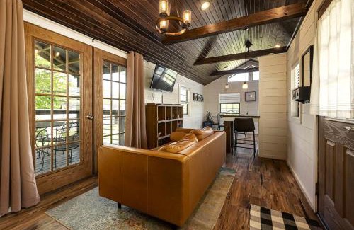 Marion House | Tiny House Cabin in Marion, IL