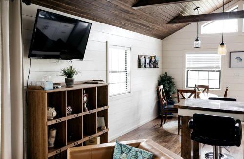 Marion House | Tiny House Cabin in Marion, IL