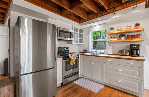 Sabin House | Tiny House in Alameda/Alberta Arts ~ Dog Friendly
