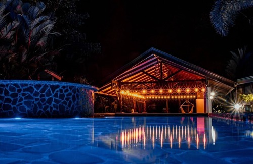 Palma Cabin | Tiny House in La Fortuna with Jacuzzi and Pool