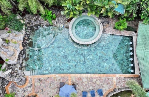 Palma Cabin | Tiny House in La Fortuna with Jacuzzi and Pool