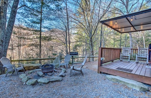Swannanoa House | Tiny House - Private Mountainside Retreat - Pet Friendly
