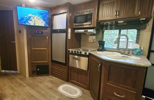 Comfort Apartment | Tiny house (studio) and camper in campsite, accommodates 6 people total!
