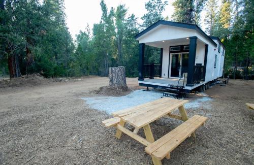 Groveland Resort | Tiny House Village Yosemite-Blanca