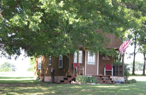 Sulphur Cottage | Tiny house with full-size amenities tucked away in the countryside