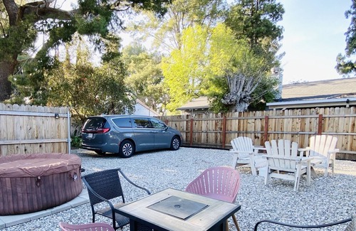 Porter Ranch House | Tiny House with HOT TUB , good up to 4 guests!