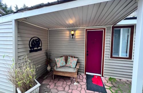 Shoreline House | Tiny House with private Hot Tub near Seattle