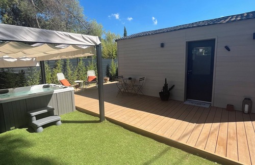 Eoures Condo | Tiny House with real Jacuzzi in the heart of Provence