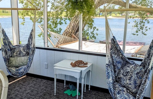 Plattsmouth Cabin | Tiny LAKE House! 10 Minutes from Omaha