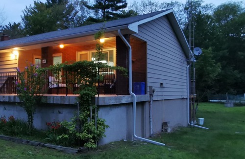 Tiny Cottage | Tiny Reds - Spacious and Cozy Cottage next to Cove Beach
