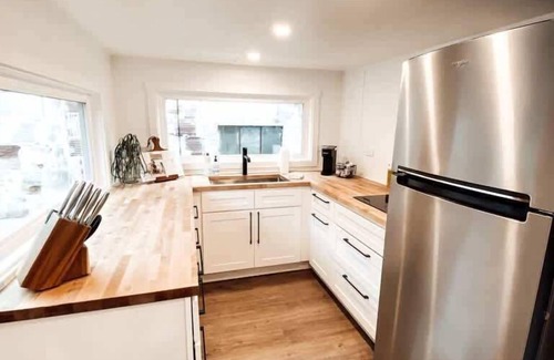 Alberta Arts District Apartment | Tiny Retreat Walk to Bars, Food & Local Art