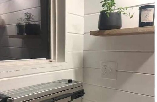 Cape Neddick House | Tinyhome in York, ME with hot tub + outdoor shower!