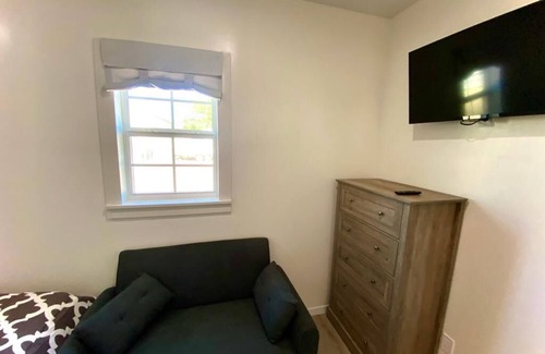 Odessa Apartment | Tinyhouse with AC and laundry area. Near Ector County Coliseum