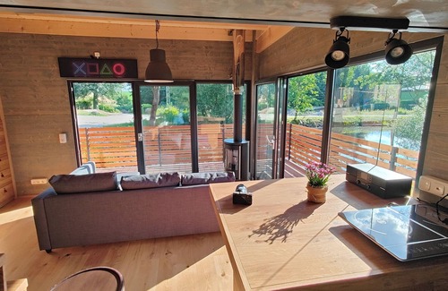 Buhlau Cottage | TinyHousebeiDresden spektakuläres winziges Häuschen auf Stelzen im Pferdeteich, Kaminofen, umlaufende Terrasse - Nähe Sächsische Schweiz