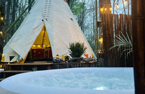 Trenton Resort | Tipi Among the Trees Couples Glamping Retreat with Jacuzzi