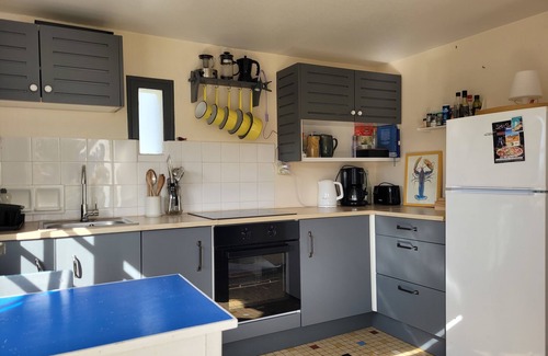 Pouldreuzic House | Tipoz'Immo-Maison Bleue walking distance to beach-spot surf-draps included