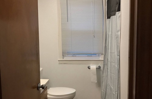 Brethren House | Tippy Dam a few miles away. Super clean and spacious.