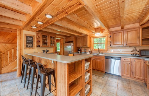 Swanton House | Tipsy Timber Lodge: Lake Access, Hot Tub, Dock Slip, 2 Fireplaces!