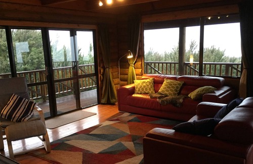 Mt Lyford House | Tiraki lodge, big log chalet with amazing 180o views from your lounge.
