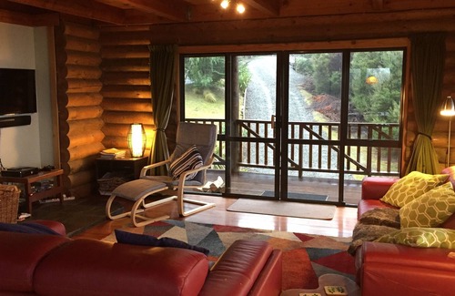 Mt Lyford House | Tiraki lodge, big log chalet with amazing 180o views from your lounge.