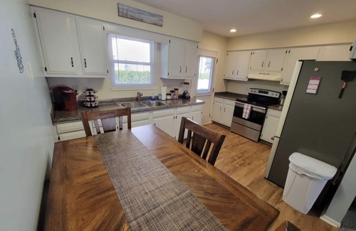 Conneaut Apartment | Tis’ Time Hideaway. Just a few blocks from beautiful Lake Erie!
