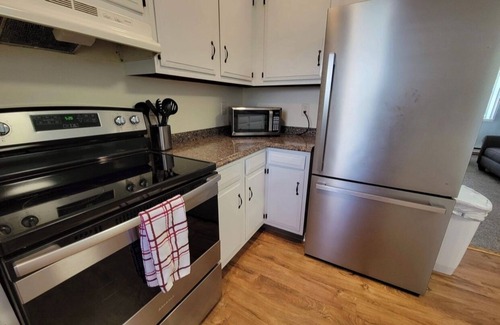 Conneaut Apartment | Tis’ Time Hideaway. Just a few blocks from beautiful Lake Erie!