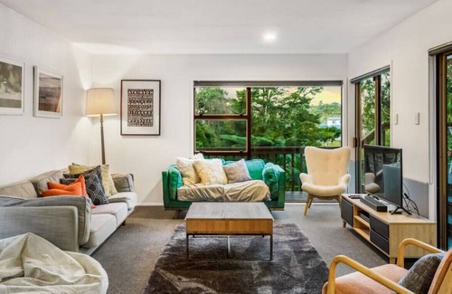 Titirangi House | Titirangi Artistic Haven | Wifi & Native Trees