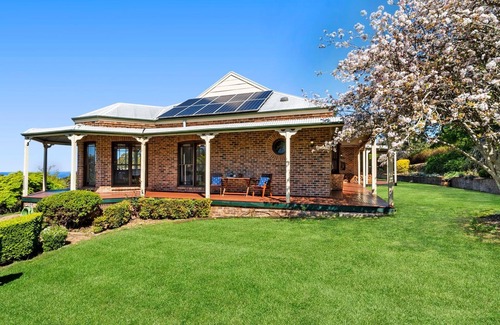 Kurrajong Heights House | TIVERTON- TRANQUIL MOUNTAINS ACCOMMODATION IN A GARDEN SETTING - SPECIALS ON NOW !