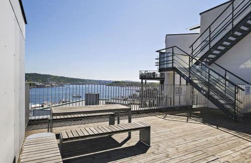 Tjuvholmen Apartment | Tjuvholmen - balcony with seaview & 2 bedrooms
