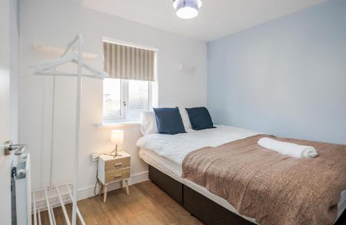 Stanford-le-Hope Apartment | TMS Cheerful 5BDR house! Thurrock! Free Parking!