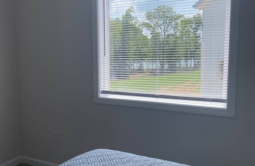 Sugar Tree Cabin | TN River Cabin! Sleeps 5-6! Located on the river! Boat ramp just feet away!