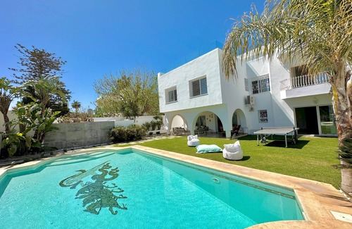 Amilcar Villa | Villa Neptune pour 8 pieds dans l'eau à Carthage