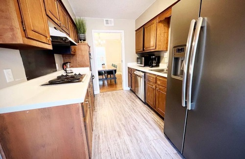 East Memphis House | tn4BR Memphis Retreat Game Backyard Prime Location