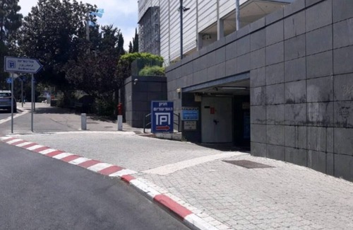 Haifa Apartment | TNC - Boutique Apt, 11 Mins Walk to Bahai Gardens