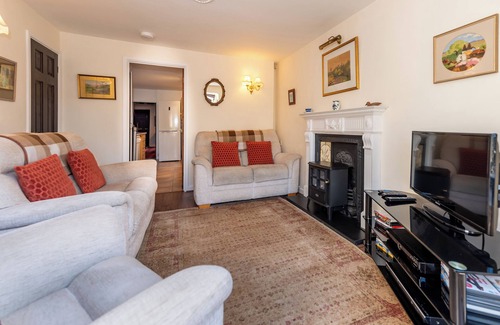 Ludwel House | Toad Hall has a private garden & contactless entry