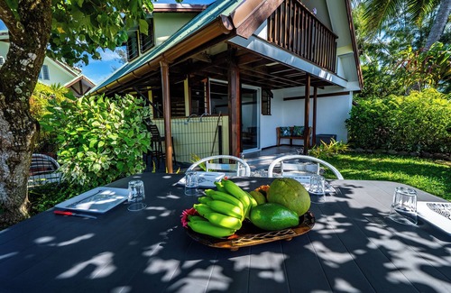 Tahiti House | Toahere Beach House - Beachfront - Pool - Pontoon